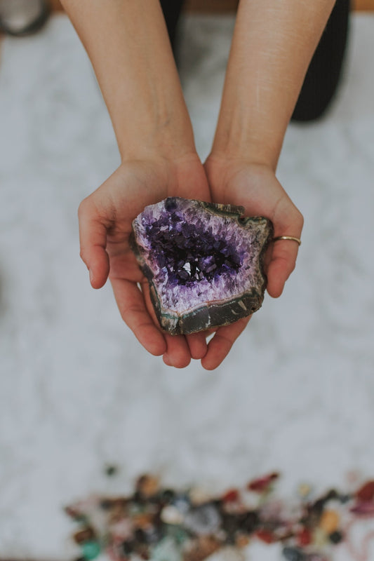 Wearing Crystal Jewelry for Healing: A Guide to Using Crystals to Heal